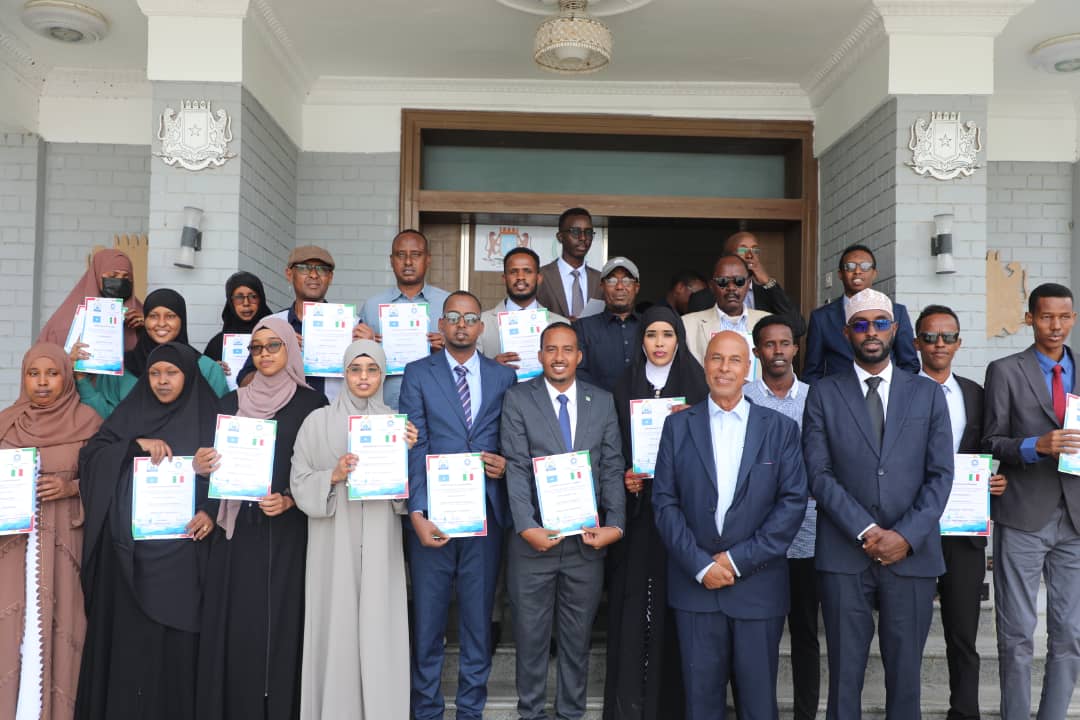 abshirhuruse's tweet photo. I congratulate a cohort of 31 officials of @MOFASomalia who completed an intensive Italian language course conducted by the Ministry in partnership with the Italian Embassy in #Somalia. Foreign language competence enhances the ability of our officers to engage in diplomatic work. https://t.co/ADv3ANzauO