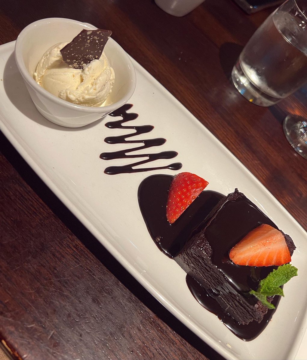 aimzzoxo's tweet photo. 🫶🏼🍸🍓😋 https://t.co/Gh3w22mlRw