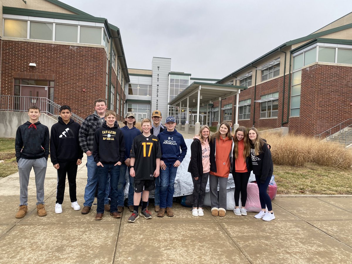 It was a great first day back at MAMS to kick off the New Year! Very thankful for this group of 8th grade students who helped our 1st wave of 6th grade students/parents offload luggage from their cars for outdoor school! We know our 6th graders are having a blast!