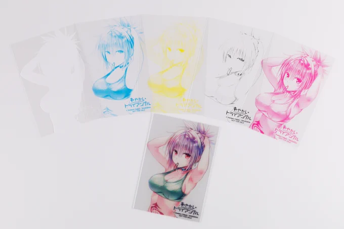 ▼コミックス▼『あやかしトライアングル』第12巻は本日発売!発売を記念して、祭里の描き下ろしグラフィックカードを作成しました!5色で1セットのクリアカードを重ね合わせると、祭里の姿が浮かび上がる...!!配布書店リストはこちら!! 