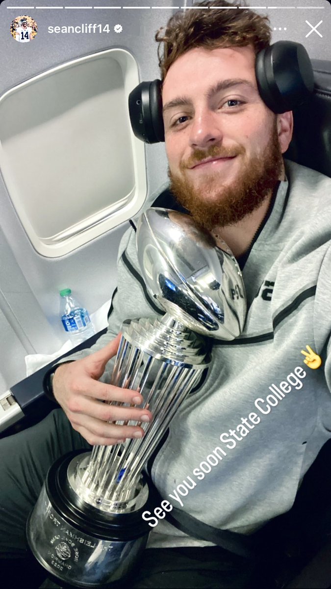 PennStateFball's tweet photo. ✈️🏆 https://t.co/p009UimGA7