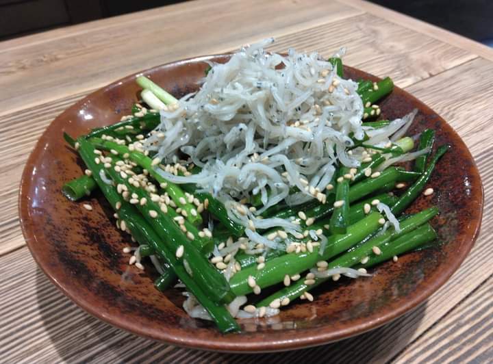 hirokiatarashi's tweet photo. “いつものすき焼き”より、炭火の香しさと肉肉しさが引き立った「名物地鶏の炭火焼すき焼」気に入りました♪日南市じとっこ組合 木更津東口店 #じとっこ #地鶏 #炭火焼 #じとっこ焼き #木更津　 

https://t.co/viwKGx2Lv7 https://t.co/5VXM52VUyY