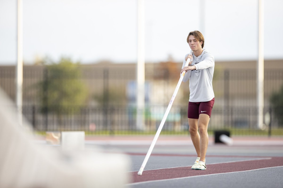 aggietfxc's tweet photo. 🔟 days until we vault into the season 😆

#GigEm https://t.co/V4FUpqAQNZ