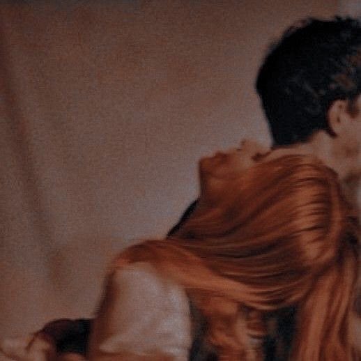 pomegranatewoe's tweet image. Forever your altar.