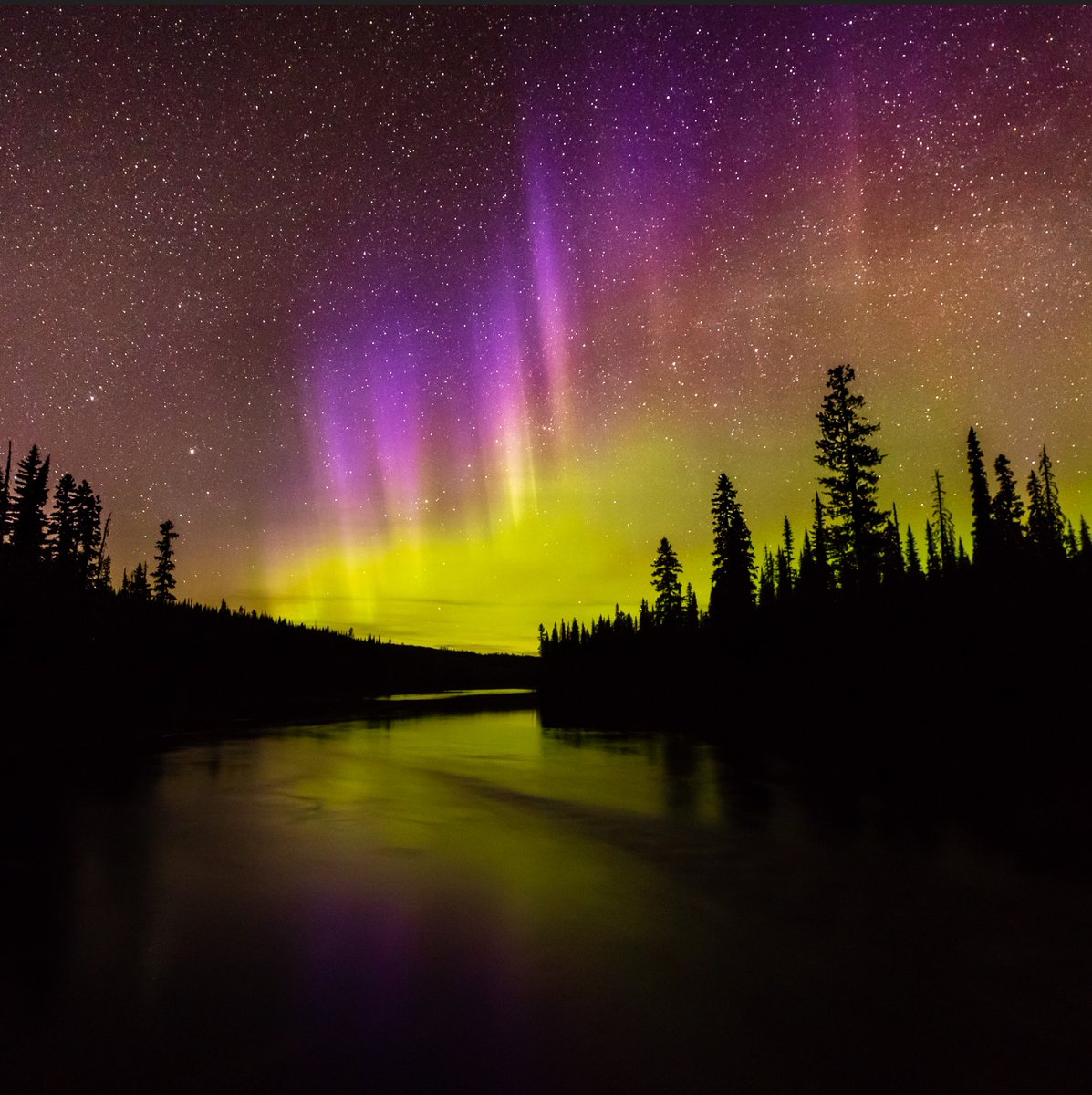 We do a little Intrepid Nights 👀  New contract; genesis mint.  'Crooked River Aurora' is listed at 1.269Ξ.   Why is it so special ?  Read on below 👇