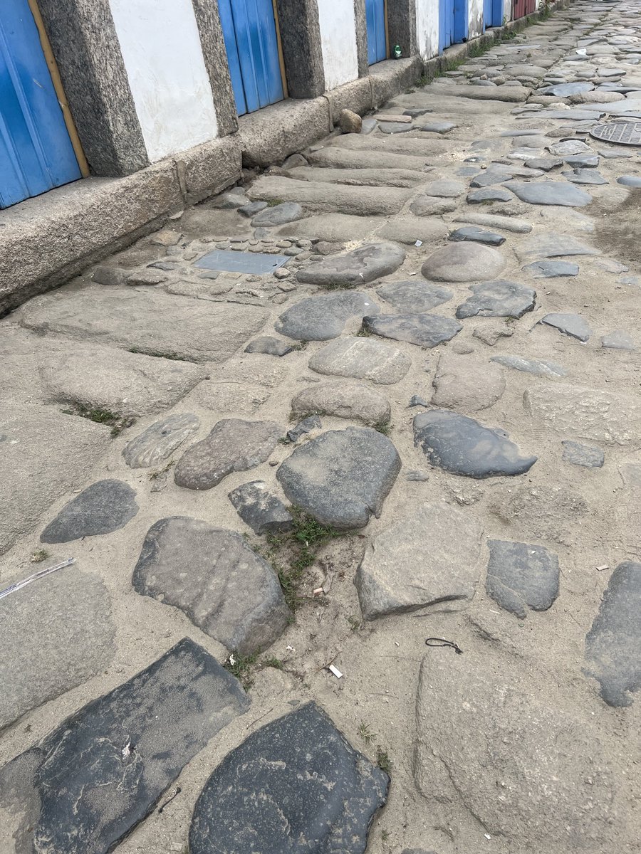 DnloPortela's tweet photo. Quando eu for prefeito de Paraty vou tirar essas pedras velhas e colocar porcelanato na cidade inteira. https://t.co/tp5ibiotxJ
