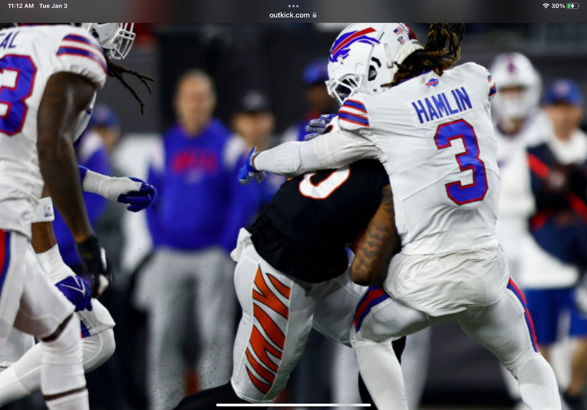 sgtmorph's tweet photo. @dree_jareal HOW is this a dirty hit by Higgins??? As the ball carrier, they are taught to put their shoulders and head down and Run! It was a horrible and tragic accident, that could happen to any two players in the same scenario…
Higgins is NOT to blame here. 
He feels horrible about it! https://t.co/O5s2bMnxV4