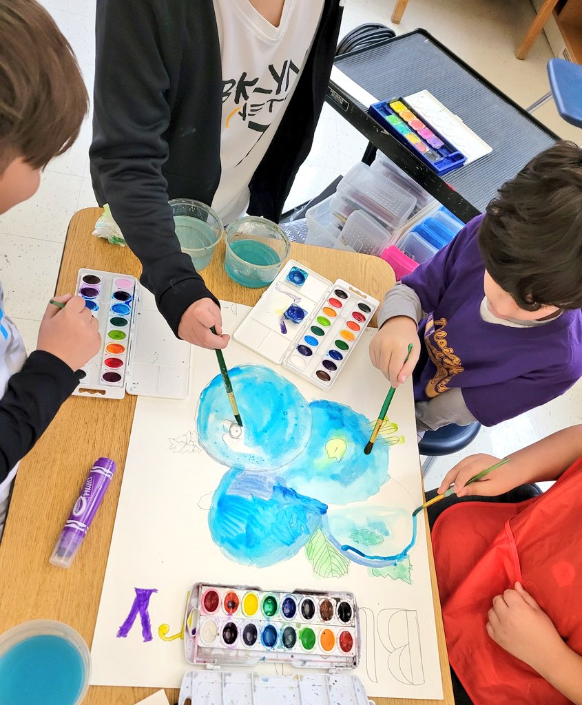 JuliaGoggi's tweet image. Collaborative, intergrated arts/social studies lesson depicting the symbols of NJ with Mrs. Gareffa's 3rd grade. #smallgroupinstruction #collaboration @WPSSicomac