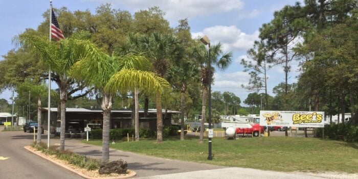 rvlife's tweet photo. Don’t Miss CreekFire RV Resort In Georgia 
@CreekFireRV @CoveCommunities 
#rvresorts #rvparks #rvlife #rvliving #rvcampgrounds
https://t.co/atEf1goqfC https://t.co/DSEVeyAcTR