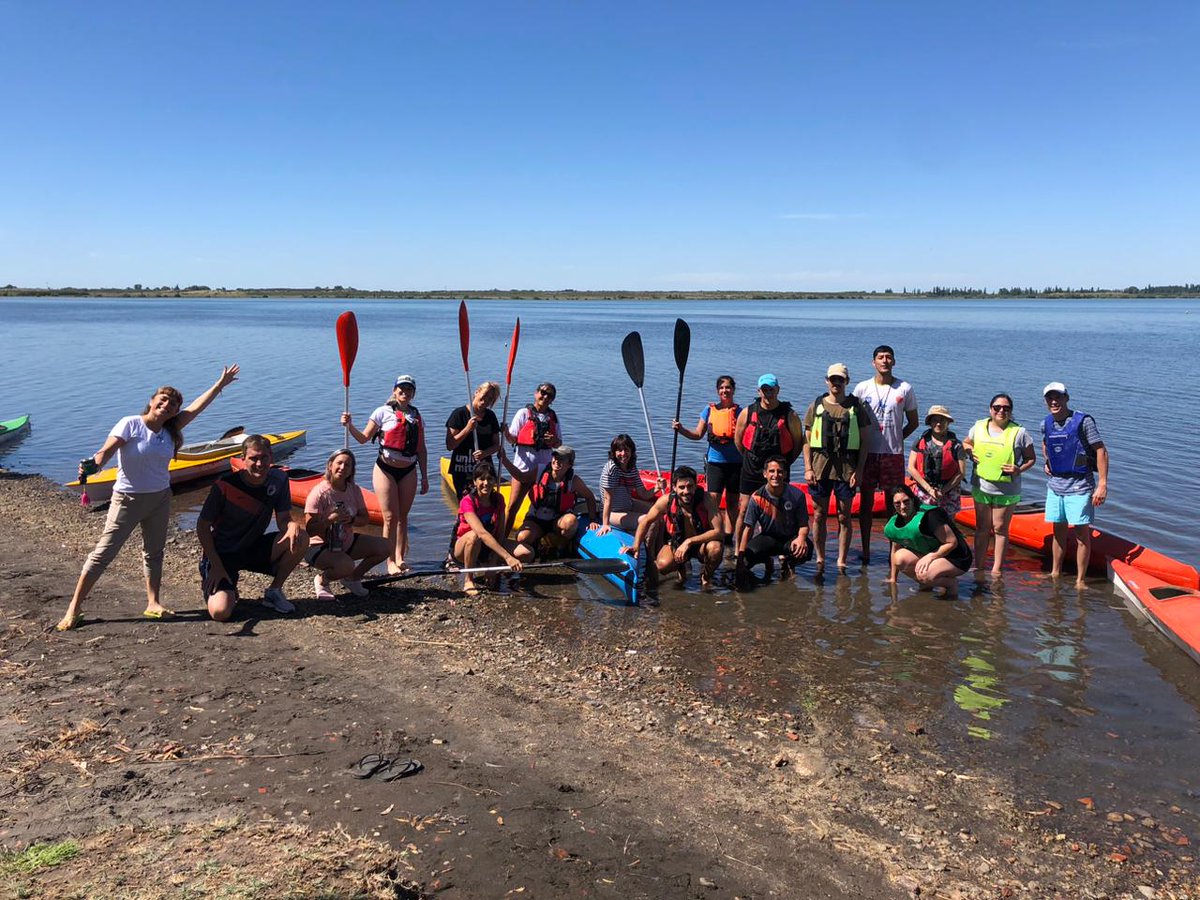 ClaudioRMartini's tweet photo. En el CEF 168 Pedro Luro - Villarino iniciamos las acciones de verano con prácticas de Canotaje en la Laguna La Salada. Gracias a los profe que con tanta pasión acompañan a las y los estudiantes !
@AlbertoSileoni https://t.co/rN3vNiDqtG