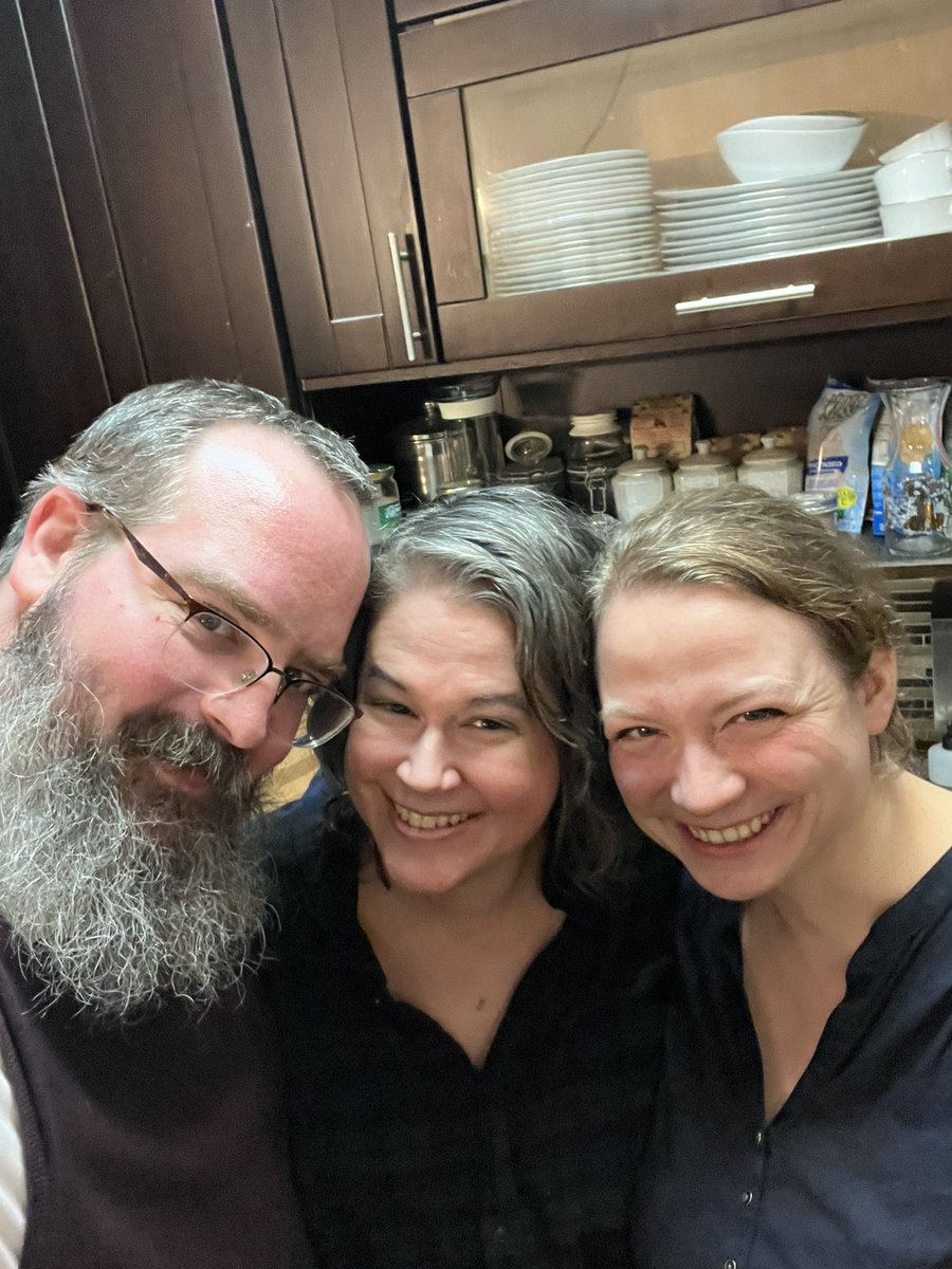 Starting the #BSIweekend scheming with the Great High Thorpe <a href="/LyndsayFaye/">Lyndsay Faye</a>, Spiffy High Thorpe <a href="/stuffasdreams/">Dr. Maria</a>, and Whiskers High Thorpe Miss Prufrock.