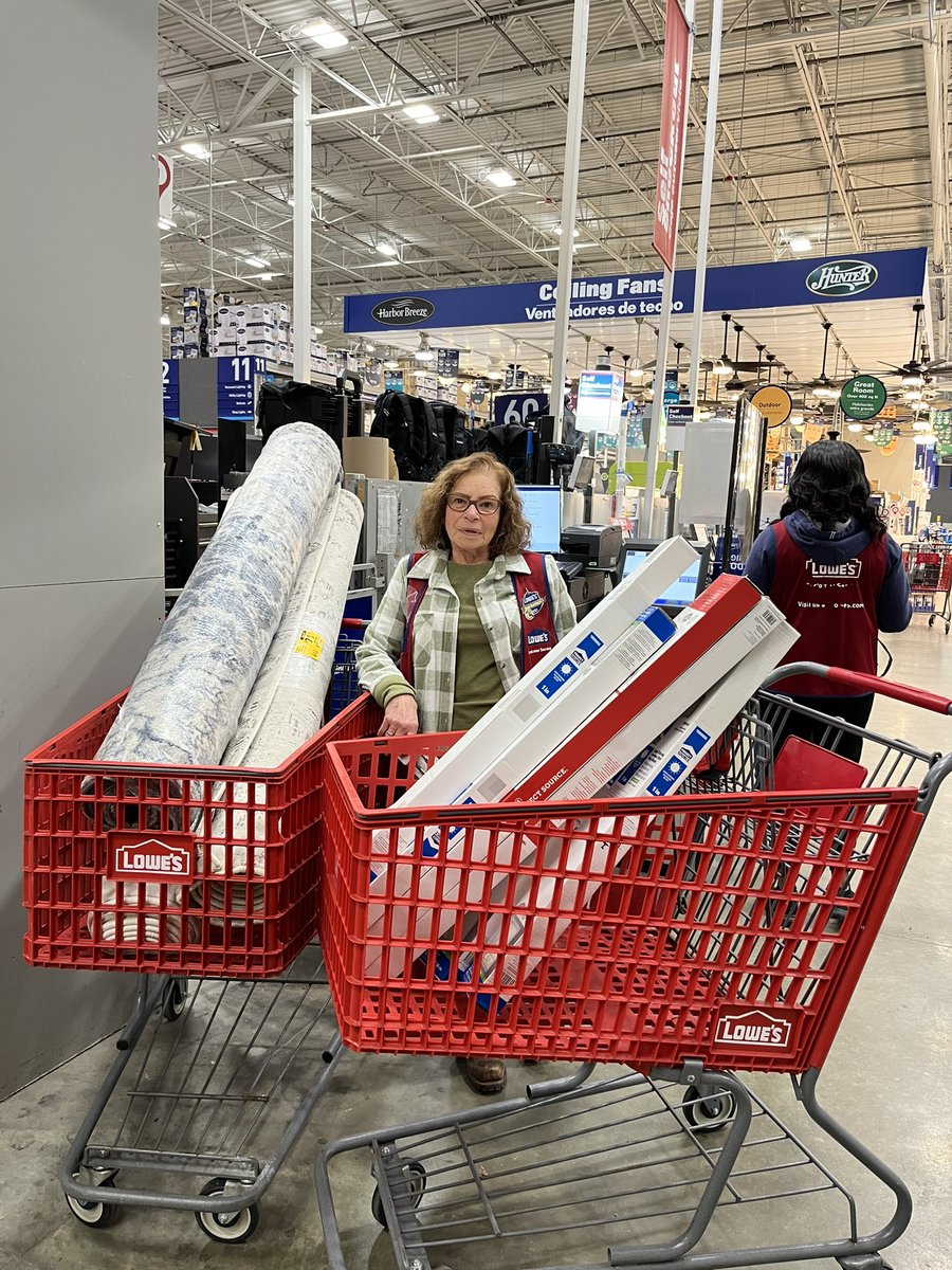 Chuck_Padre's tweet photo. Cashier Linda used SMART customer service tonight and had a RWD totaling $295. Way to go Linda !!!@TweetUsR30 https://t.co/VcVtYSYzs2