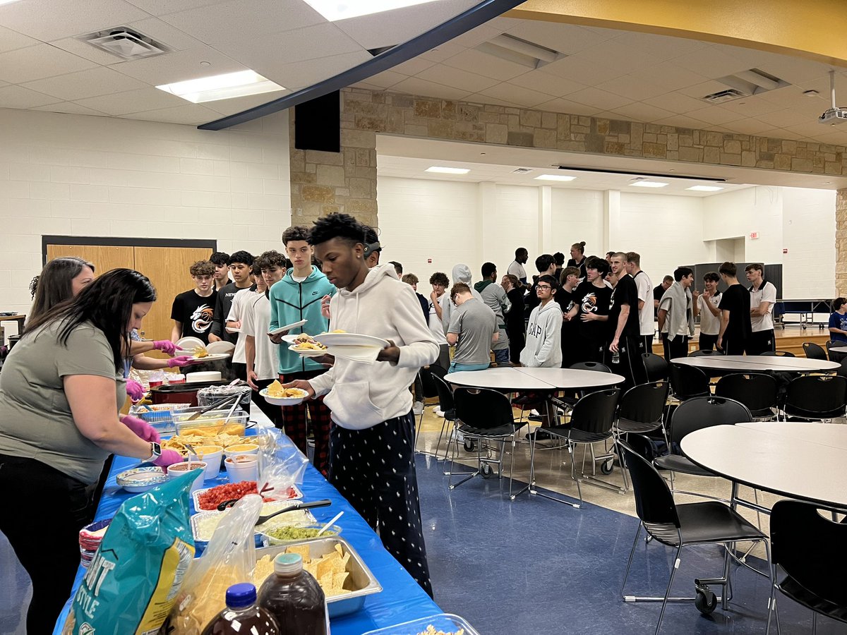 the_sandidotson's tweet image. Jarrell Cougars hosted the Australians for some Tex-Mex &amp;amp; fellowship! 🏀