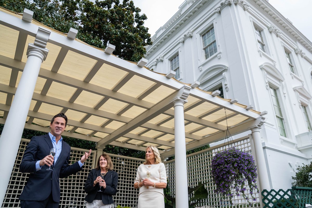MichaelLaRosaDC's tweet image. In 2022 I said goodbye to an office, a job, a team, and a boss I love dearly. The next chapter of my professional life has been incredible, but I will always love, miss, and be forever grateful for @FLOTUS and team-@DrBiden. Thank you all for everything and cheers to 2023!