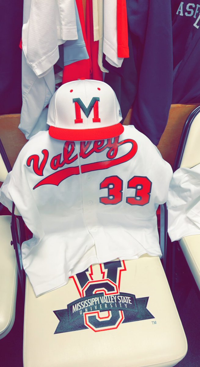 ValleyStateBSB's tweet photo. Almost Time! 🎅🏾⚾️ https://t.co/bybnocfBWP