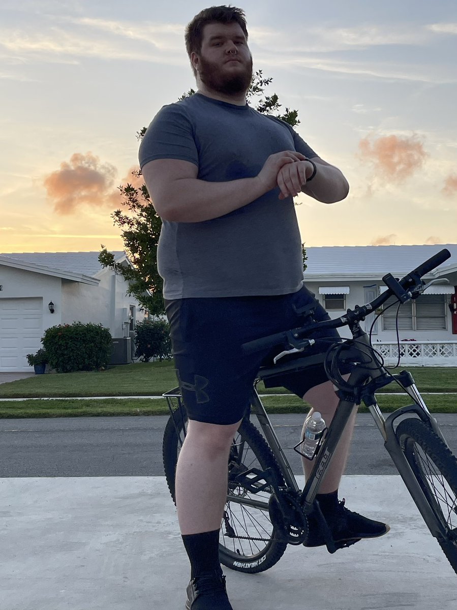 Archetypical__'s tweet photo. Weighed in at 430 at the end of 2022, going to aim for 330 by the end of 2023. Going to work harder every day and be the best me I can be 💪🏻 https://t.co/3vAHPxigrq
