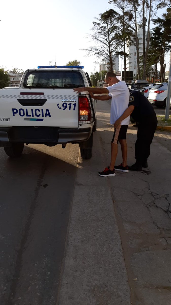 martinyeza's tweet photo. Seguimos deteniendo trapitos a full, entre ayer y hoy detuvimos cerca de 15. Se agradece si nos ayudan avisándonos vía Ojos en Alerta, se pueden inscribir acá: https://t.co/XyJXwHS1cA 
No se dejen extorsionar, en Pinamar los vamos a defender. https://t.co/cTIoxTZsJu