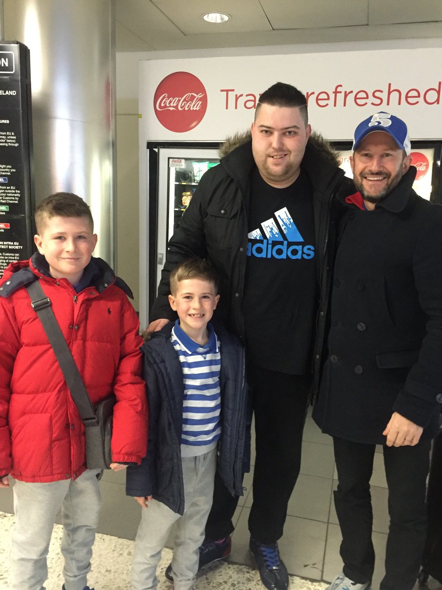 leeavy's tweet photo. Loved having my lads either side of me at the Theatre tonight.
2nd goal was as exceptional as the midfield masterclass from Casemiro again.
Managed to catch climax of Best Ever #WorldDartsFinal too.
So chuffed for @bullyboy180 loved that he went straight to his sons &amp; wife ♥️ https://t.co/WPCvMCJx6e