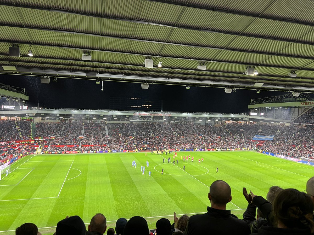 leeavy's tweet photo. Loved having my lads either side of me at the Theatre tonight.
2nd goal was as exceptional as the midfield masterclass from Casemiro again.
Managed to catch climax of Best Ever #WorldDartsFinal too.
So chuffed for @bullyboy180 loved that he went straight to his sons &amp; wife ♥️ https://t.co/WPCvMCJx6e