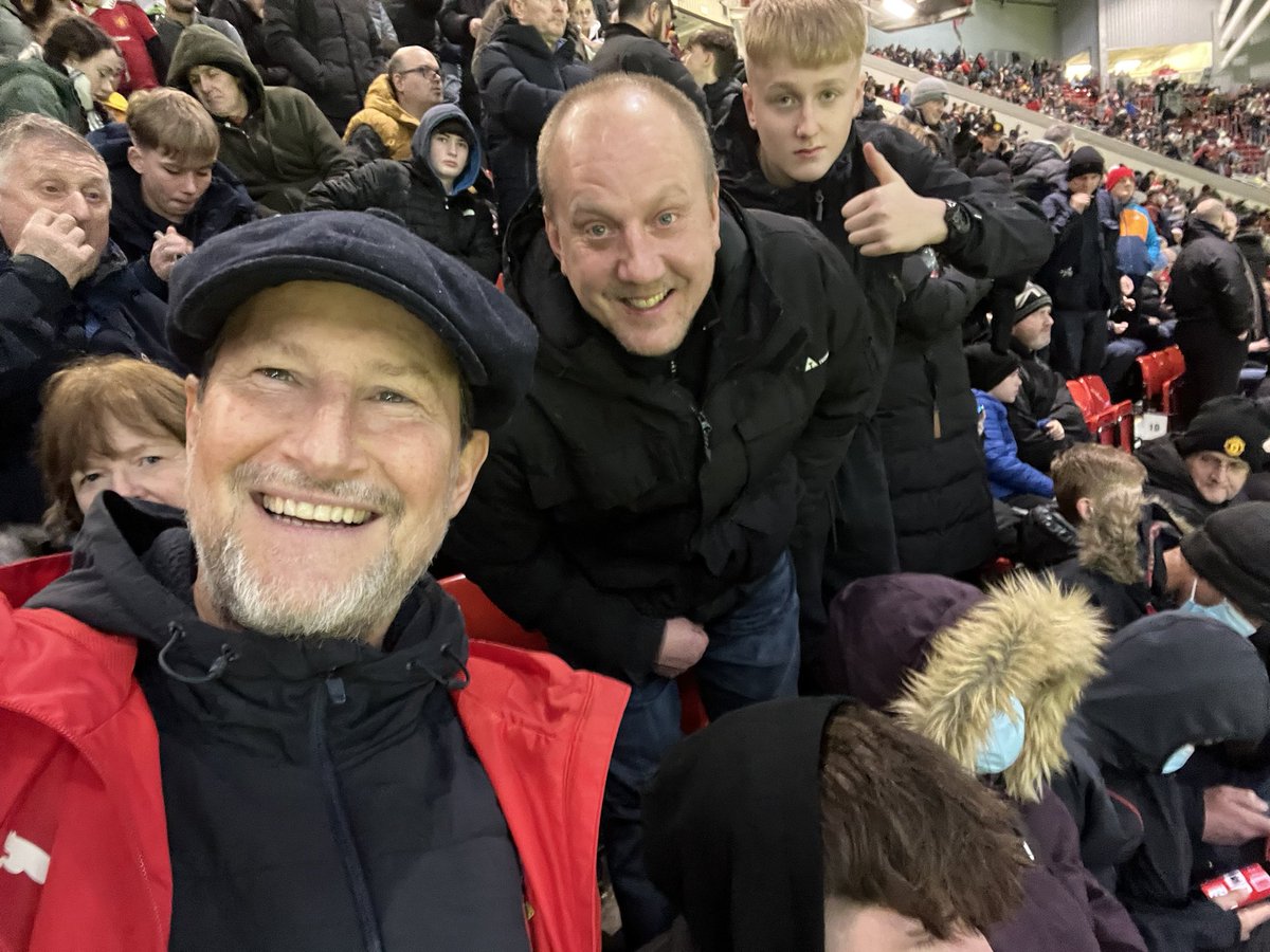leeavy's tweet photo. Loved having my lads either side of me at the Theatre tonight.
2nd goal was as exceptional as the midfield masterclass from Casemiro again.
Managed to catch climax of Best Ever #WorldDartsFinal too.
So chuffed for @bullyboy180 loved that he went straight to his sons &amp; wife ♥️ https://t.co/WPCvMCJx6e