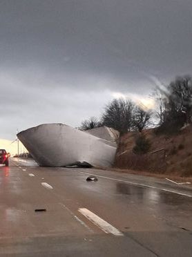 CarynEisert's tweet image. Here is a look at some storm damage along US-51 in Macon County near Maroa. @wandtvnews #wxil  📸: Alexis Wakeland