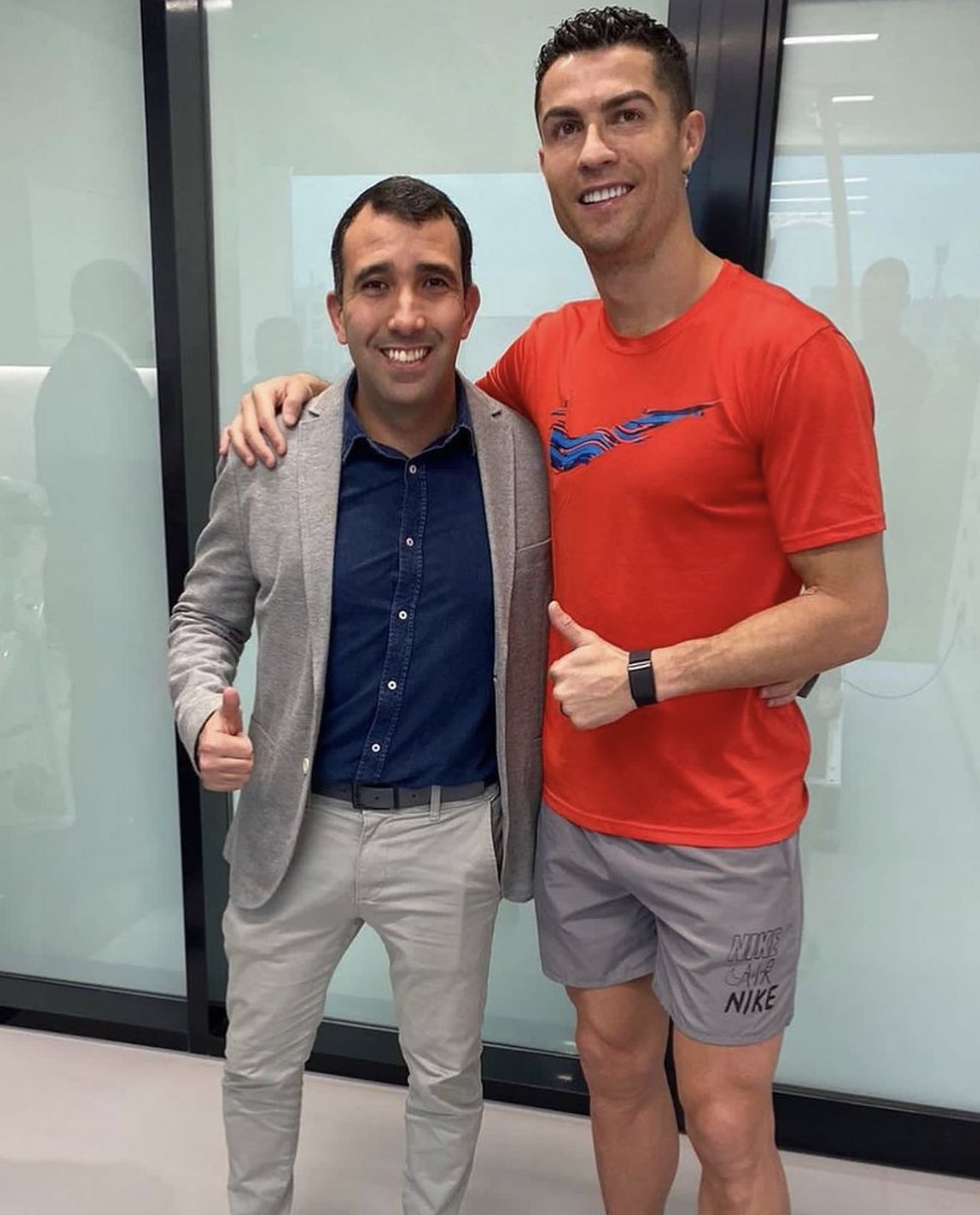 Santanadeportes's tweet photo. David Márquez, médico venezolano egresado de la UCV y que perteneció al Caracas FC hace varios años, trabaja ahora con el Al Nassr de Arabia Saudita, nuevo equipo de Cristiano Ronaldo.

¡Las vueltas de la vida! https://t.co/4ez3RsRPyB