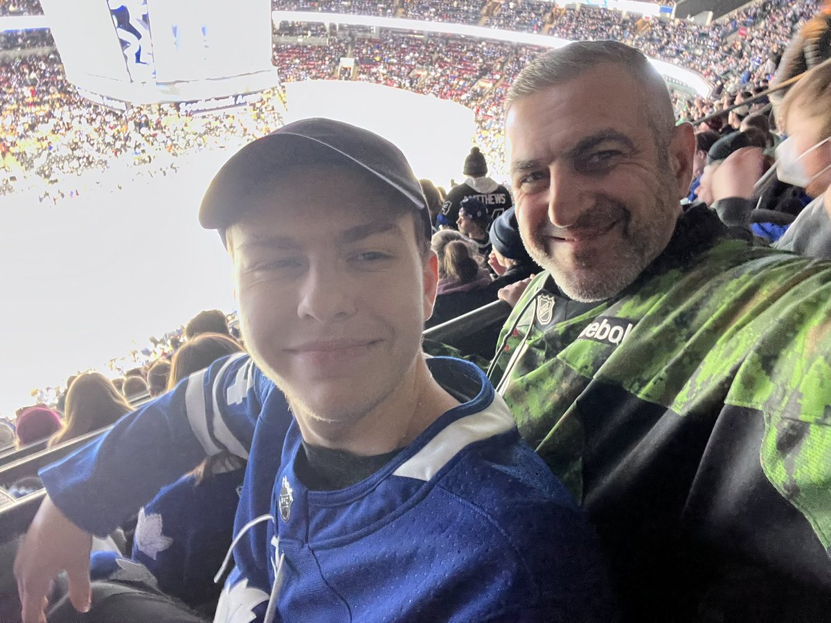 AraYeremian's tweet image. First game of 2023! (With holiday beard) 
#goleafsgo #tmltalk #leafsgame @mapleleafs