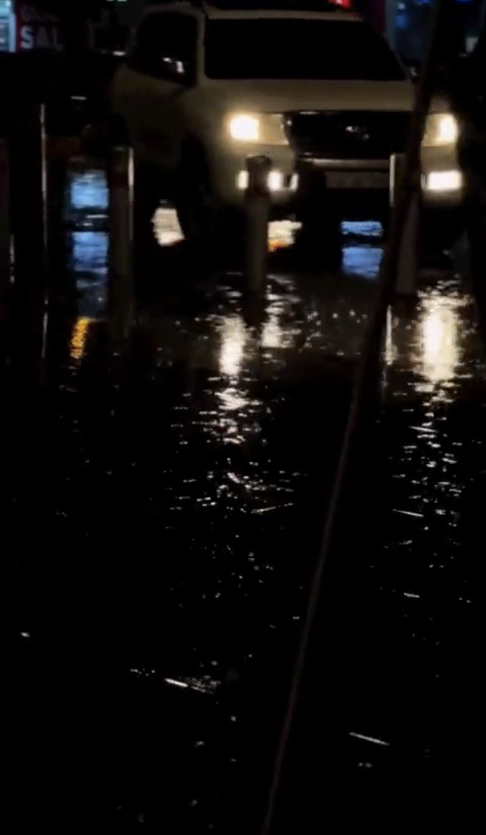 #حفل_تقديم_رونالدو                                     وتحت هذا المطر :
" اللهُم إن في صوتي دُعاء وفي قلبِي أمنية اللهُم يسر لي الخير حيث كان ."