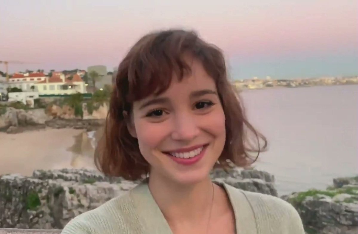 alltooavatrice's tweet photo. call it what you want — avatrice secret dating au

where ava silva is an actress and is in a secret relationship with her best friend, beatrice deronsi chen, who is the lead singer and songwriter of the band 'coney island.' https://t.co/333EnAAF2w