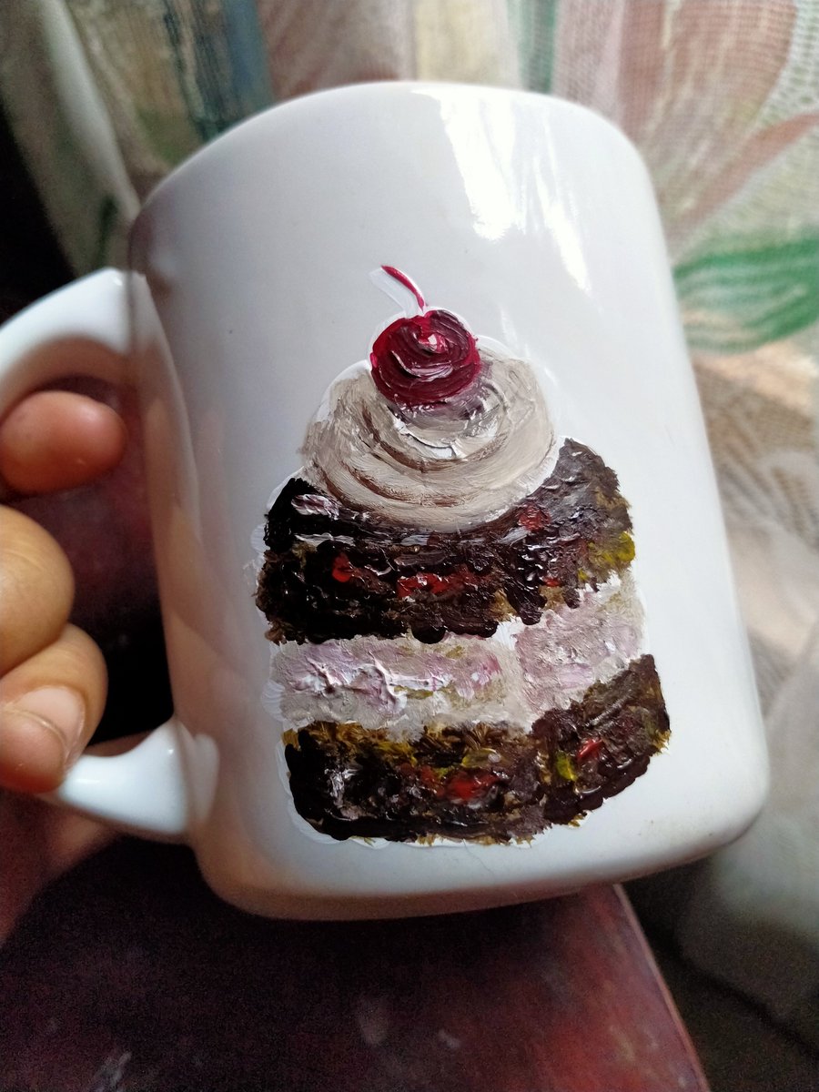 BabyElleph's tweet photo. Cek cek hasil oret2 semalam dengan lampu kamar yg agak redup.
#muglukis #handpaintedmug https://t.co/AfBfpv9jtO
