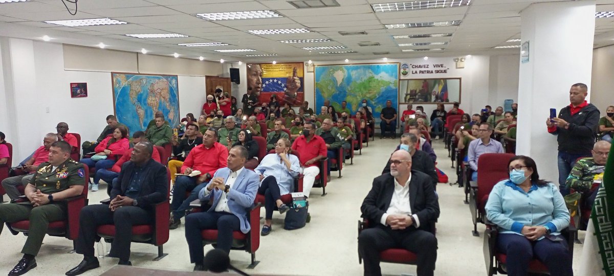 iaesen_umbv's tweet photo. #03Dic Durante el Foro: "Soleimani historia de una lucha" el MG @ABenavidesT intervino a través de una excelente reseña sobre la formación en valores familiares, éticos y religiosos que hicieron del MG. Qasem Soleimani un verdadero líder social, militar mártir del pueblo iraní. https://t.co/cYUkwdymx9