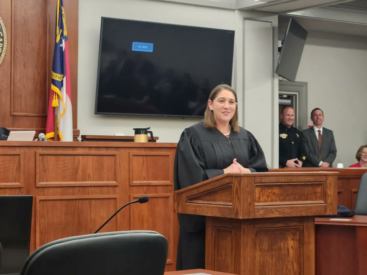 FrankWilliams's tweet photo. Congratulations to newly sworn in District Court Judge Sarah McPherson! #brunsco #colco #Bladen https://t.co/OclCg9Ex5B
