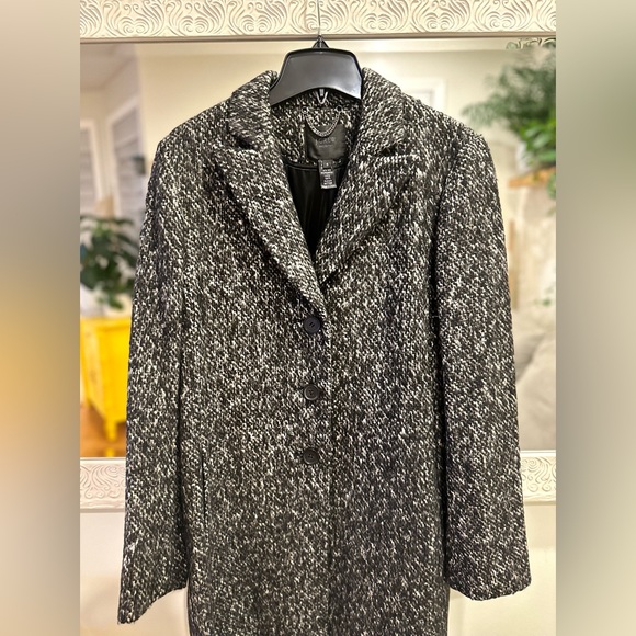 dmwey's tweet photo. So good I had to share! Check out all the items I'm loving on @Poshmarkapp #poshmark #fashion #style #shopmycloset #heartmoonstar #earthragz #jcrew: https://t.co/QYPzjM9eQV https://t.co/KFn6h1BLR0