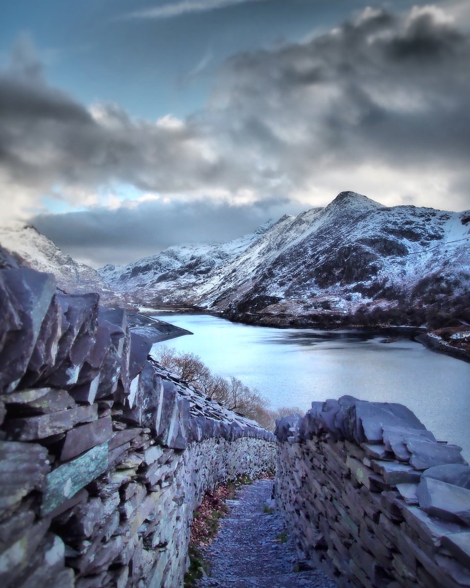 The classic view made even better with a winter coat 🏔️ #wales #snowdonia #llanberis #mountains #dinorwigquarry <a href="/visitwales/">Visit Wales 🏴󠁧󠁢󠁷󠁬󠁳󠁿</a> <a href="/Ruth_ITV/">Ruth_TV</a> <a href="/ItsYourWales/">It's Your Wales</a>