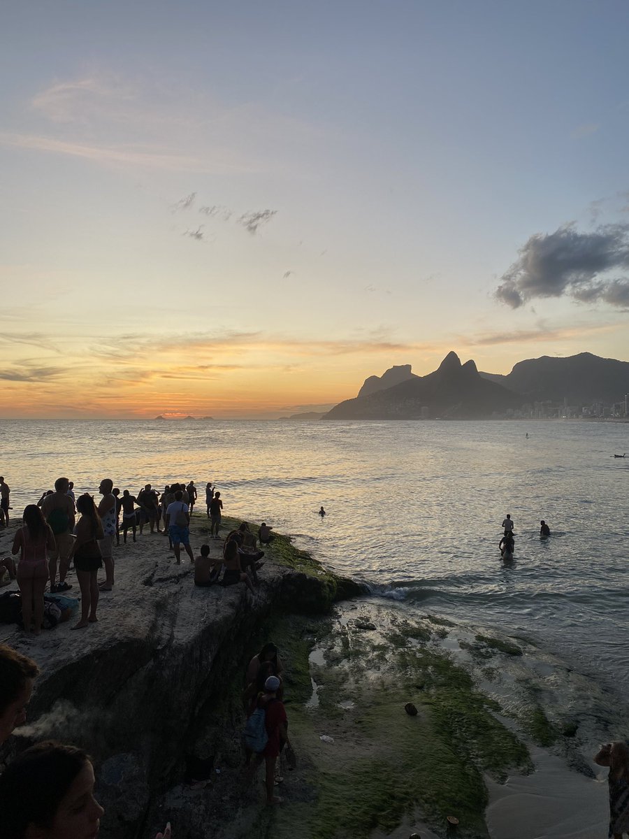 lucisangiacomo's tweet image. Primeiro pôr do sol do ano 🥰🥰 
02-01-23 

#RiodeJaneiro #arpoador
