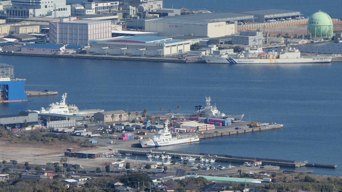 GakuHayato's tweet photo. 海上保安庁第十管区海上保安本部
鹿児島海上保安部 所属巡視船
#れいめい #PLH33
#しゅんこう #PLH42
#あかつき #PLH34
#しきしま #PLH31
#あかいし #PL52
#さつま #PL07
#こしき #PL69
2023.01.03
指宿スカイライン
須々原展望台・川辺展望台から https://t.co/eT0YBNUSRT