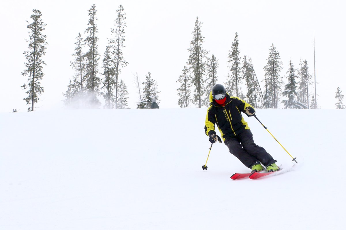 skilookout's tweet photo. Mostly Sunny Wednesday Lo 20 - Hi 29 calm wind. Snow returns Thursday &amp; Friday. Time to make tracks to #SkiLookout I-90 at Exit 0, on ID-MT line. https://t.co/L26glWGjZc 
#VisitIdaho #SkiIdaho #18Winters #MontanaMoment #VisitMontana #SkiLife #OptOutside https://t.co/E7bLI7e1Db