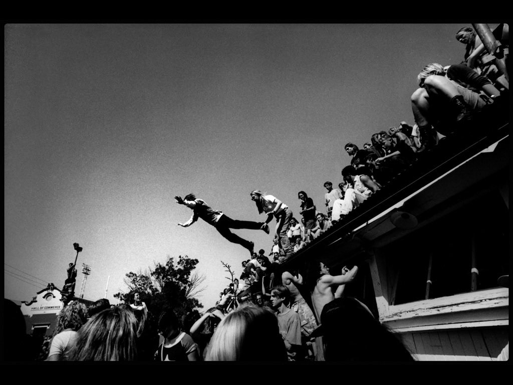 moreimages's tweet photo. @LordTruffington GM :) #goodlucktuesday #flyingmosh #blackandwhitephotography https://t.co/QVa20f9zPv https://t.co/GqInYpEZ0n