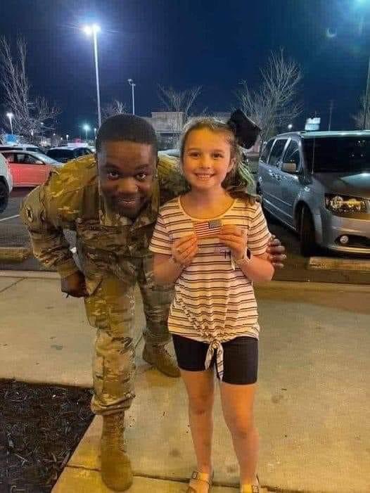 A Soldier's Whisper (@soldierswhisper) on Twitter photo As we were waiting to eat in Hattiesburg my baby saw this Army Soldier and said thank you for your service. He said thank you & pointed to his right arm at the 🇺🇸 telling Macie to take it off & hang on to it! Y’all talking about chills and tears!
Credit: Courtney Davis #Military As we were waiting to eat in Hattiesburg my baby saw this Army Soldier and said thank you for your service. He said thank you & pointed to his right arm at the 🇺🇸 telling Macie to take it off & hang on to it! Y’all talking about chills and tears!
Credit: Courtney Davis #Military