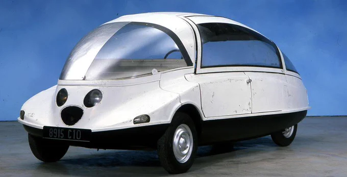1956シトロエン C10今の軽自動車位のサイズで4人乗りガルウイングなミニバン?レイアウトを見ると、これぞ天才タマゴと言えそうなパッケージングL3840W1550H1400 385kg 425cc 12ps Cd0.258ハイドロニューマチック! 最高時速110㎞/h リアルモルカー#モルカーDS 