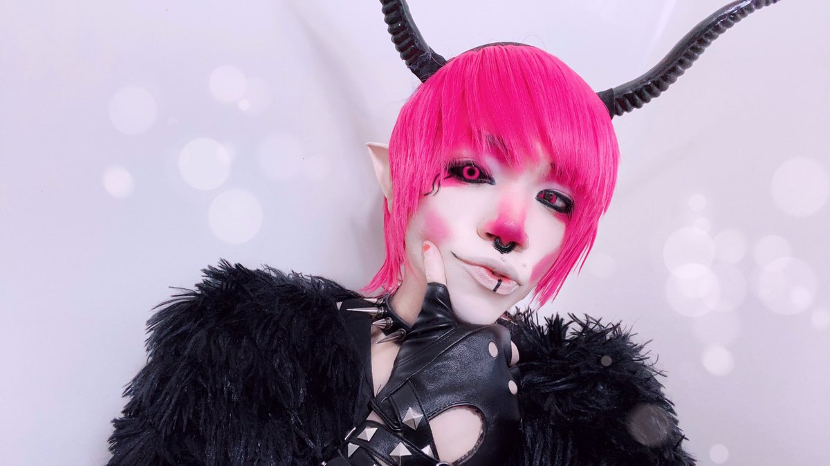 DecklynnM00's tweet photo. Sneak Peak βοΈπ #pinkdemon #pinkdemons #demonic #makeup #goth #alternative #nugoth #gloves #techgoth #Pastelgoth #Punk #Eboy #genderfluid #androgynous #femboy #diva #gay #jawline #deckkynnmoo #decklynnkastle #anime #cosplay #choker #spikes #fur #pink #emo https://t.co/iDY5GzdJ2w