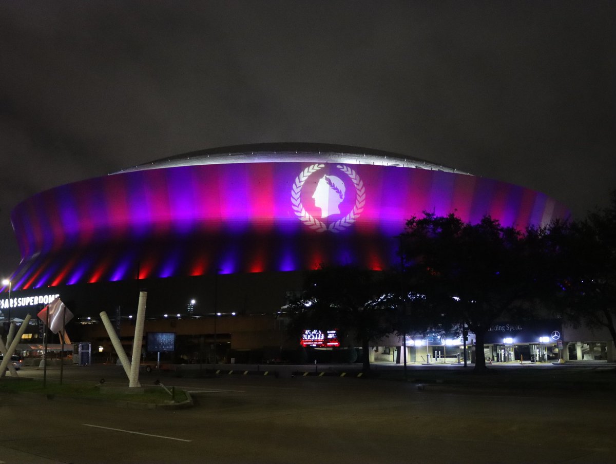CaesarsDome's tweet photo. Tonight in support of Damar Hamlin and the @BuffaloBills Organization the Caesars Superdome will be lit red and blue. https://t.co/v0X2U74ars