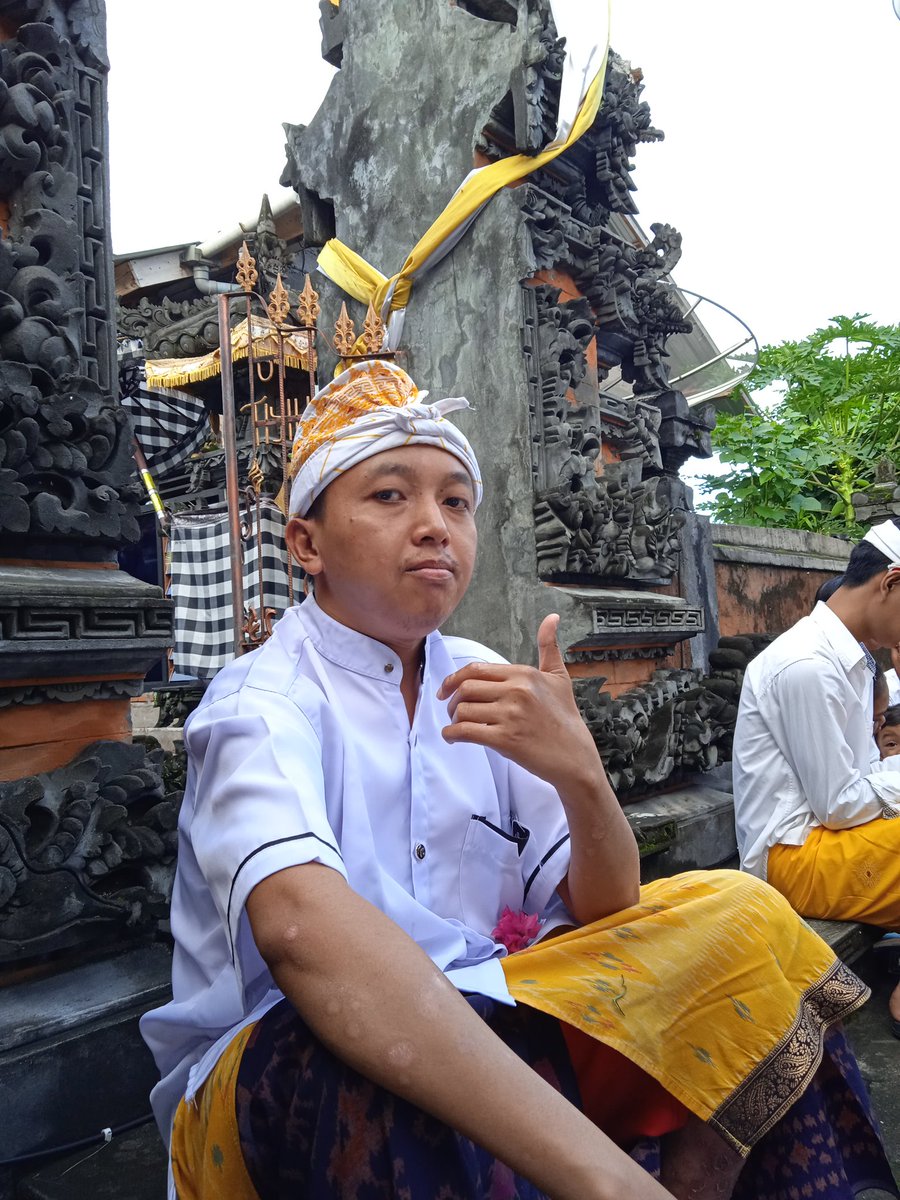 PutuSopi's tweet photo. Selamat hari raya galungan dan kuningan umat hindu di bali dan sekitarnya 🙏🙏🙏 https://t.co/QimvDiCFE5