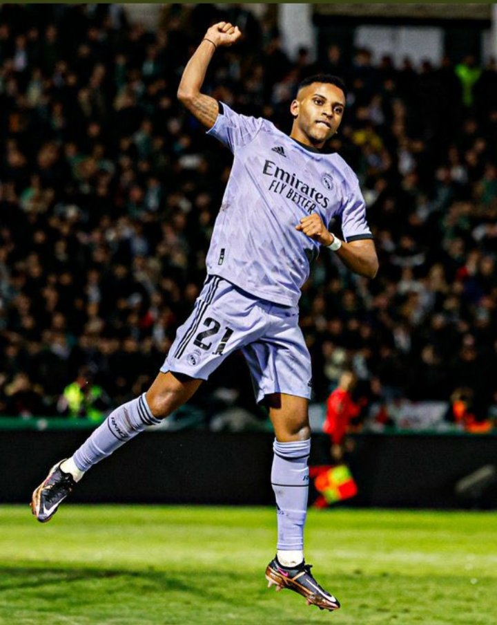 RFuencar's tweet photo. Hoy @RodrygoGoes a convertido su gol numero 26 en el @realmadrid . Llegando al puesto 74 de máximos goleadores históricos.
Esta a 1 gol de @M10 (Mesut Ozil)
A 3 goles de @KAKA
Y a 5 de @Casemiro #LucasVasquez y de @AlvaroMorata
Seras histórico #Rodrygol https://t.co/LXvSZUNJpY