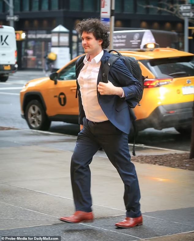 AltcoinDaily's tweet photo. SBF (FTX CEO) in NYC: https://t.co/5Gj7ke82P9