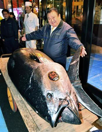 おはようございます1月5日木曜日です本日は魚河岸(うおがし)初競り「魚河岸」は、江戸時代から東京・日本橋付近の河岸に魚市場があった事に由来新年の初物として御祝儀相場が付けられ、2013年には青森県産のクロマグロが1匹1億5540万円で当時の史上最高値で競り落とされた今日も良い一日を 