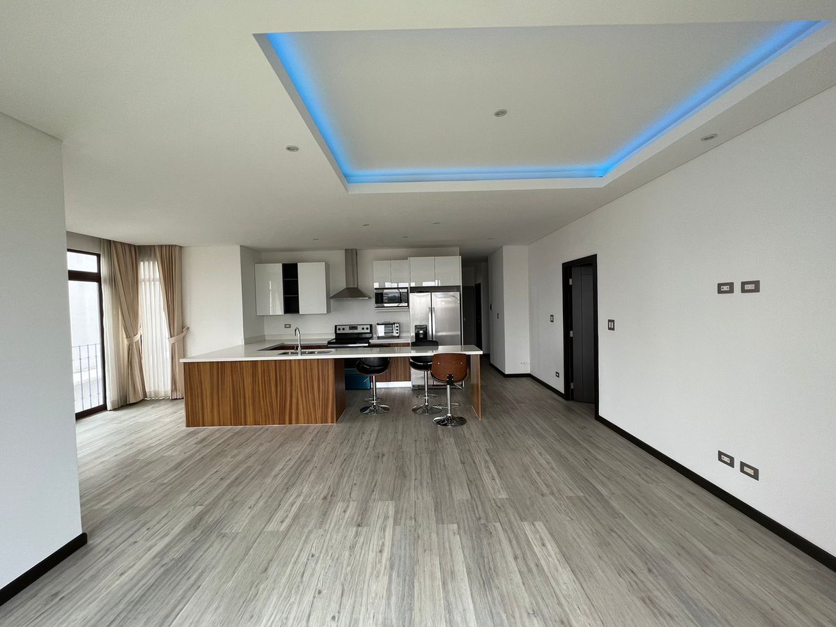 Pintoinmobi12's tweet photo. Rento apartamento en lirios de Cayala!

- 115m2 + 2 parqueos individuales

- Linea blanca completa 

- 3 cuartos (walking closet en el master) + 2 baños completos

-Bodega

■ Precio de renta: $1,525 + iva (mantenimiento incluido)

● Más información al 55243075 https://t.co/bm6Mk0AtoM