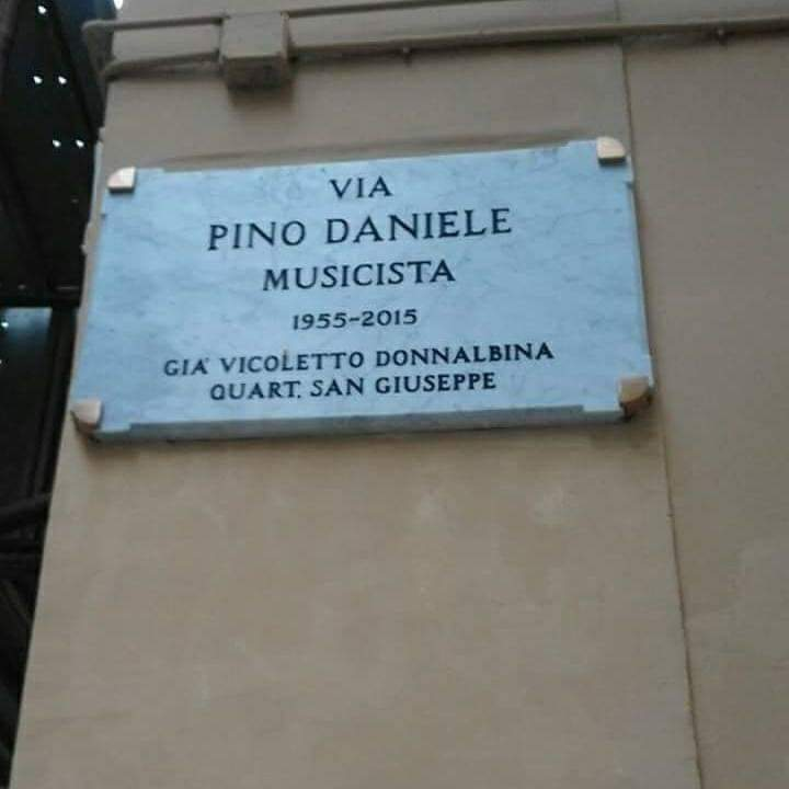 DiceClaudio's tweet photo. #PinoDaniele #ottoanni #lamusicarisuona #Napoli https://t.co/cNzv7VjRek