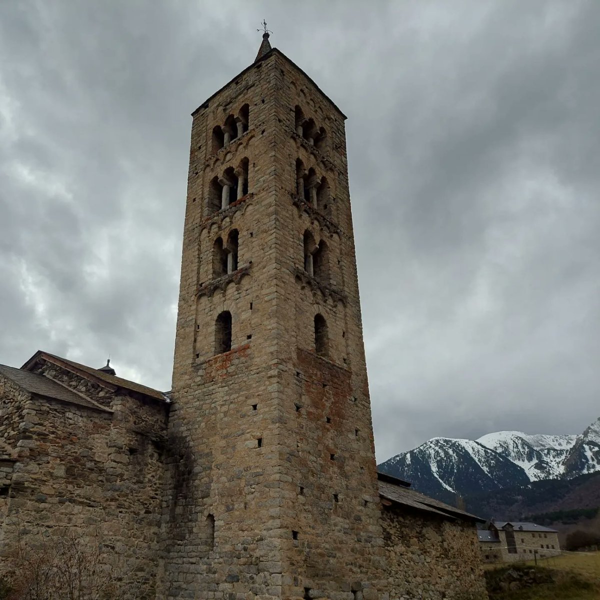 Durant aquests dies hem gaudit d'una de les comarques més boniques del nostre país, el Pallars Sobirà.
Valls, muntanyes, rius, esglésies... tot plegat és espectacular!!

@PallarsSobira @ILovePallarsSob @visitpallars #valldecardós #vallsdaneu #vallfarrera