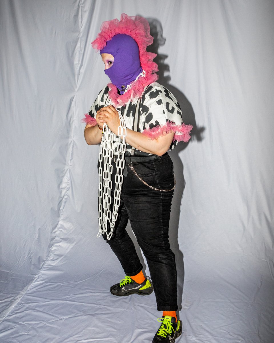 DieTigerLilly's tweet photo. Some shots from my sweet friends Brecheisen! "The energy of their queer and punk reinterpretation of fashion and antiquity is so much fun. The bright and bold colours and the edgy and rebellious attitude bring a fresh and exciting twist to the classics," says ChatGPT :P https://t.co/xQueO5xd0s